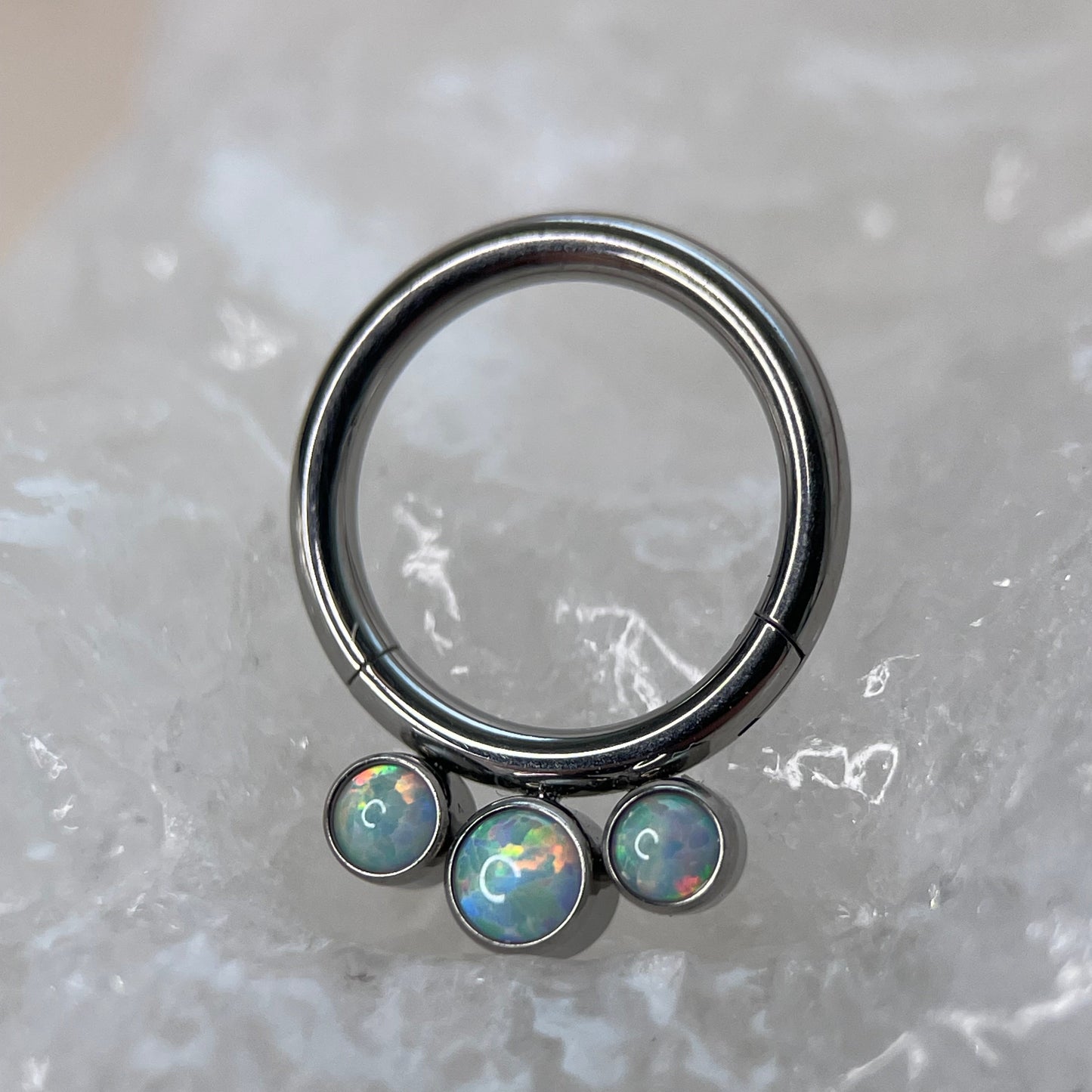 Anello Clicker in Titanio con opali sintetici CZ 1.2x 8 mm