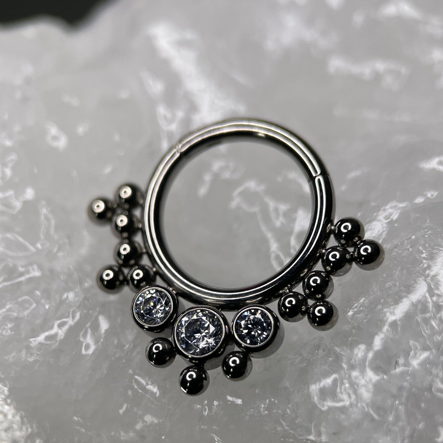 Anello Clicker in Titanio con zirconi CZ 1.2x 10 mm