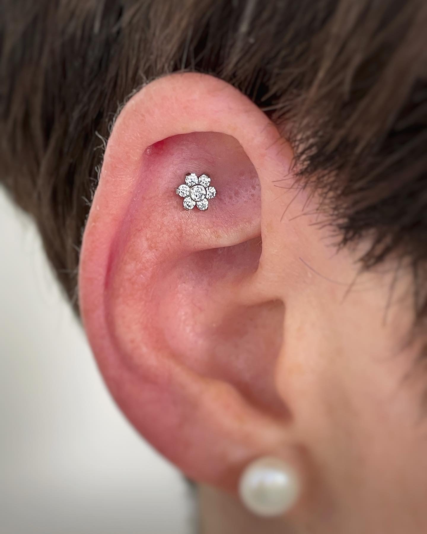 Fiore in titanio con cubic zirconia