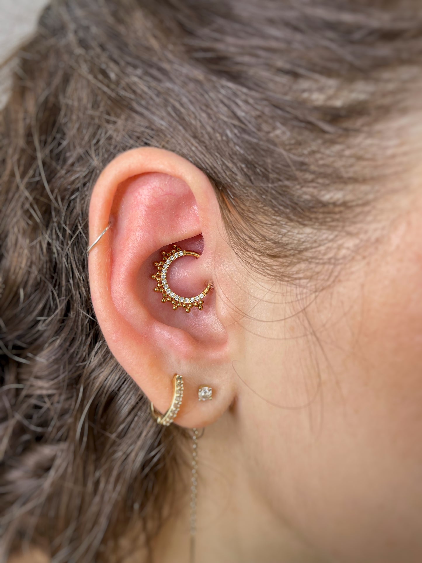 Anello Clicker in Titanio (Gold PVD) e zirconi CZ