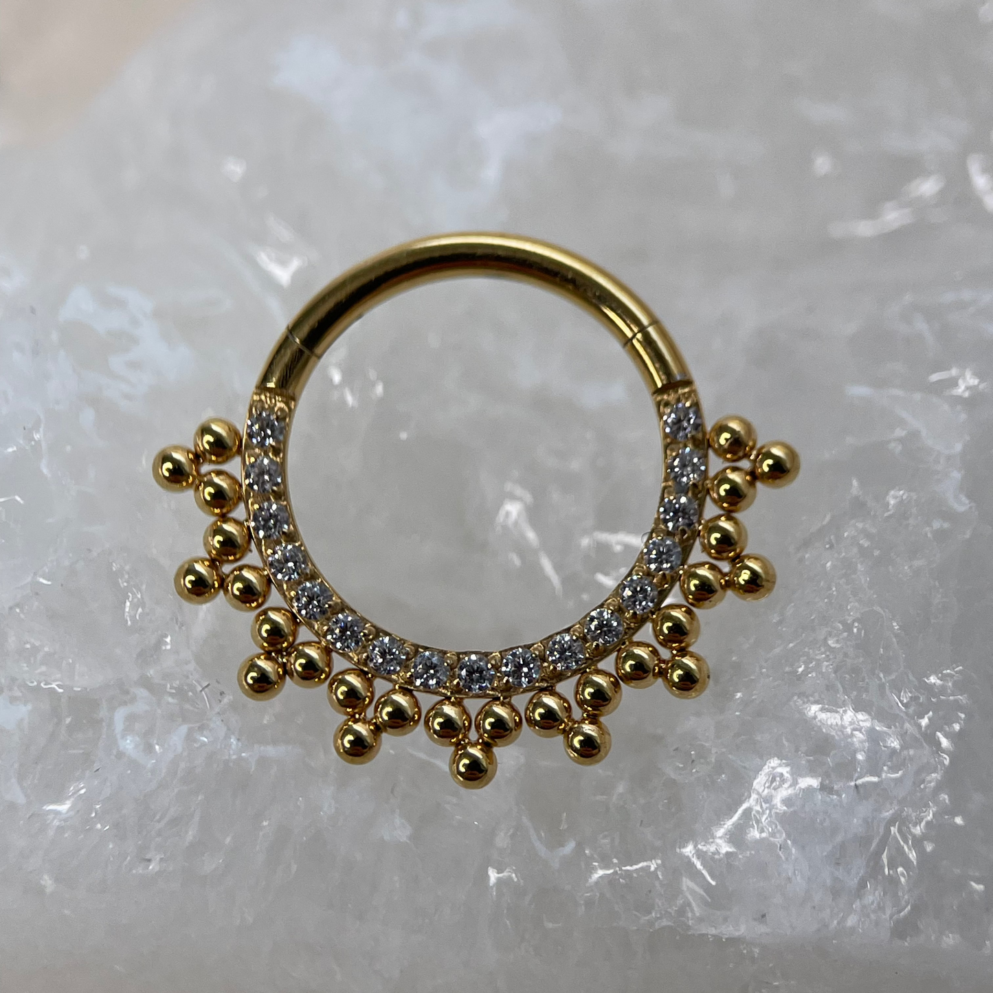 Anello Clicker in Titanio (Gold PVD) e zirconi CZ