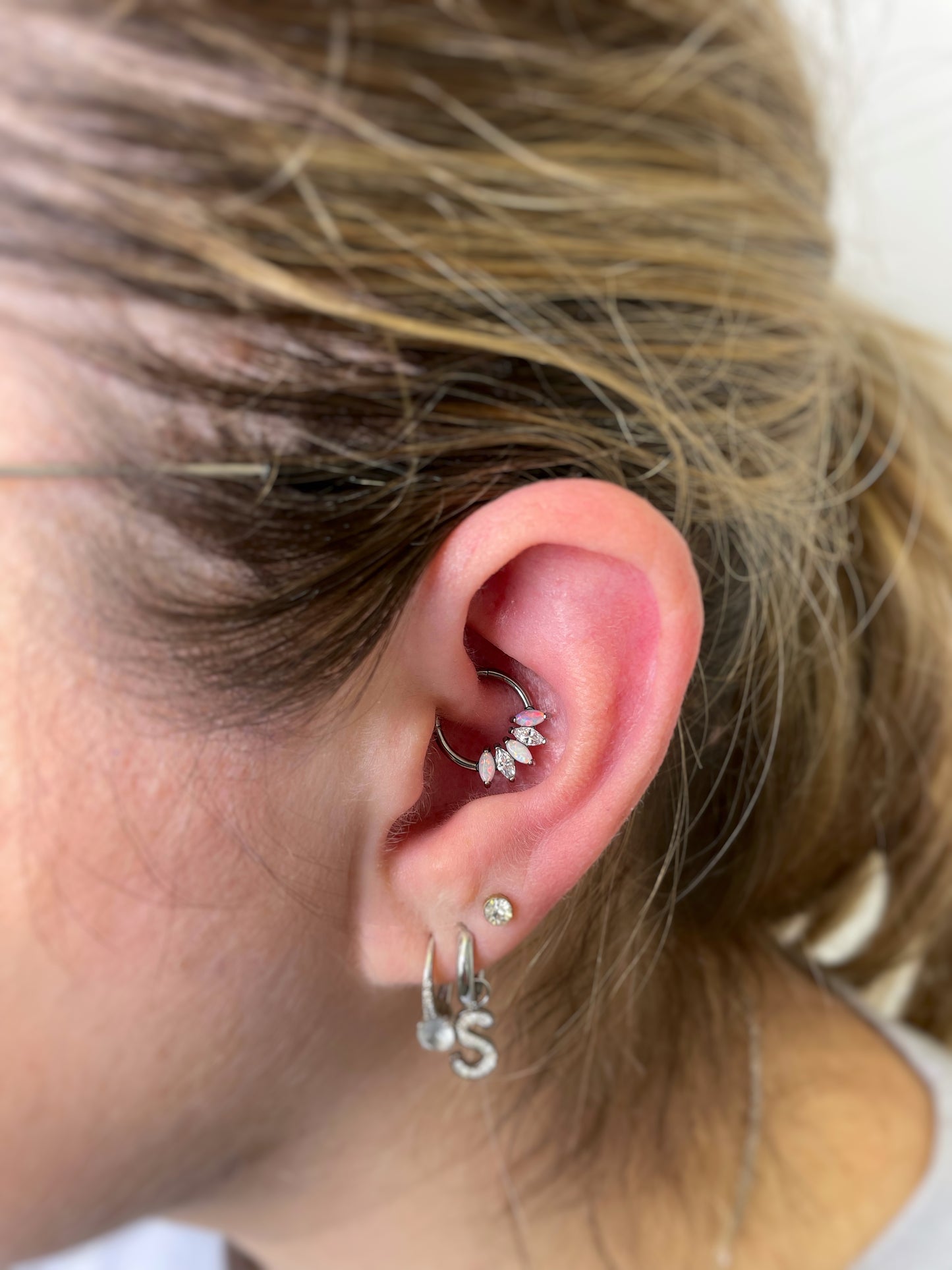 Anello Clicker in Titanio Zircone Premium & Opale Sintetico