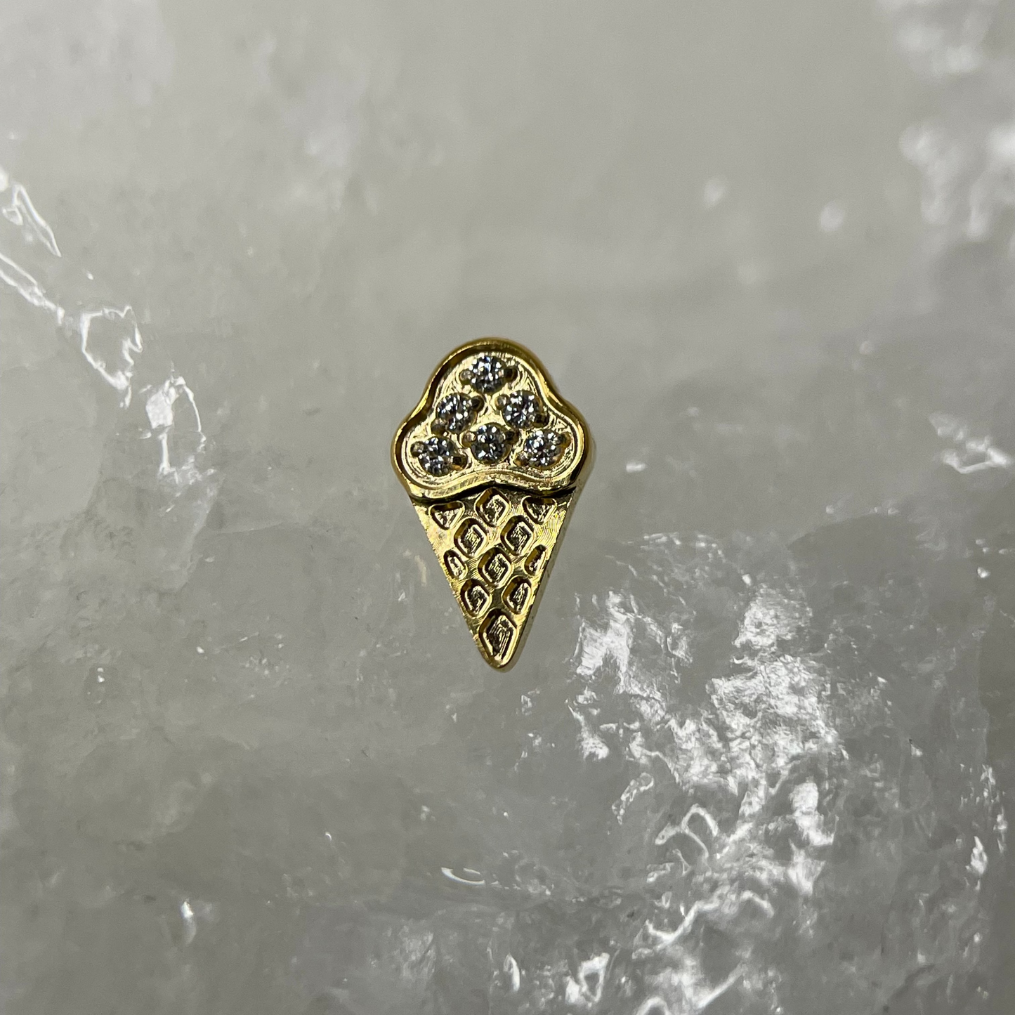 Gelato in titanio con Zirconi gold PVD