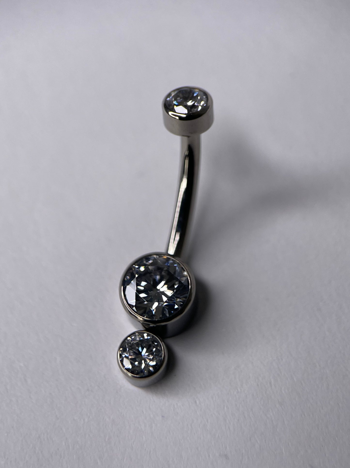 Banana in titanio con doppio zircone CZ
