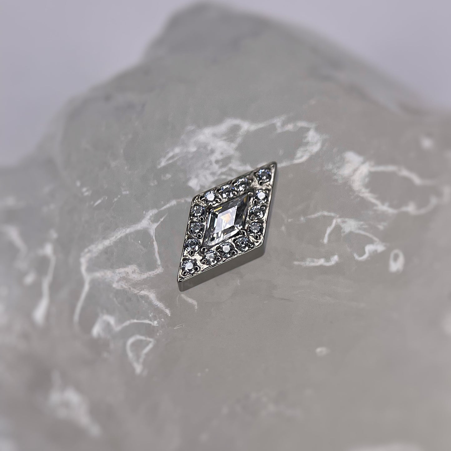 Diamond cut in titanio con zircone