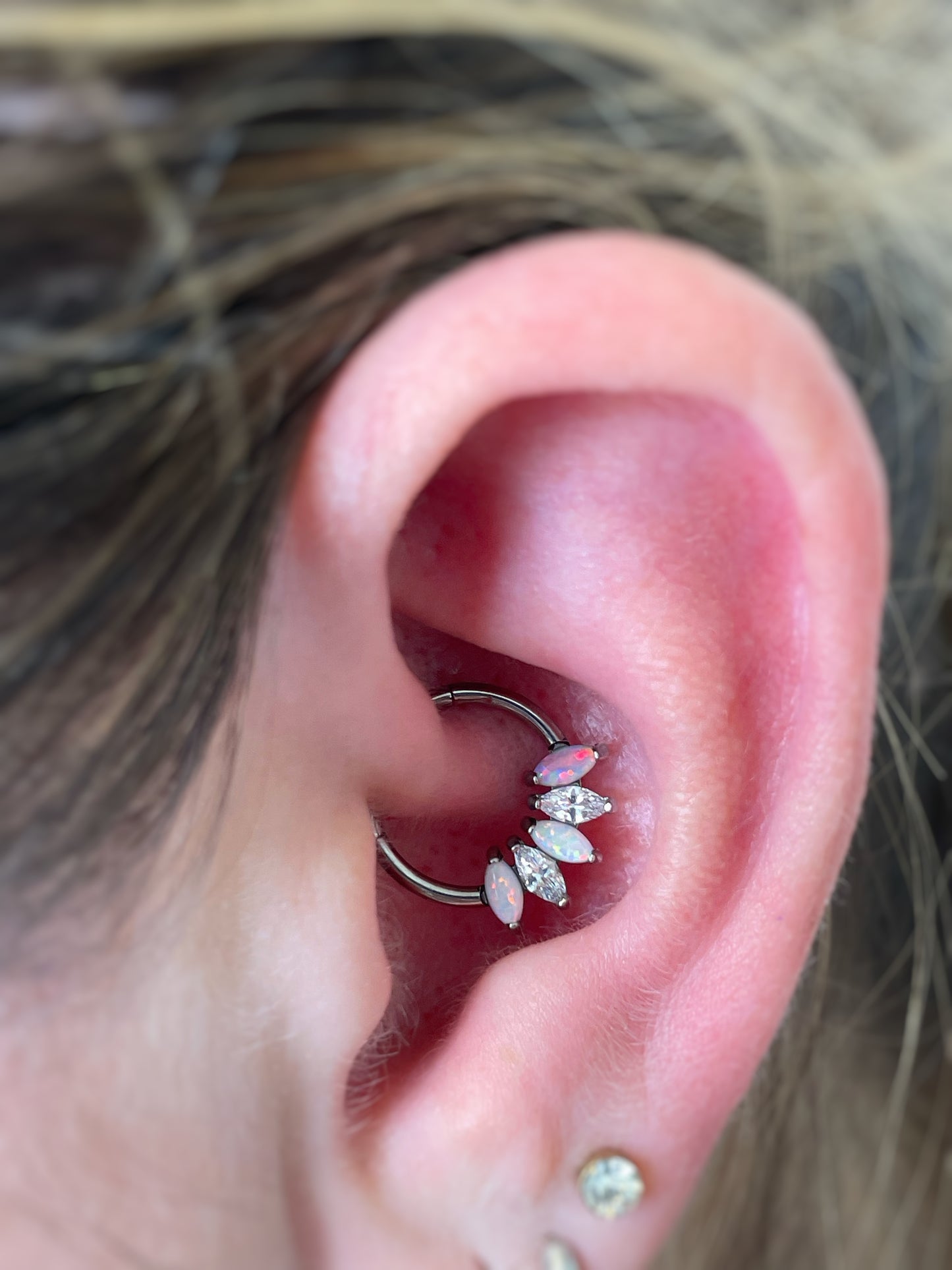 Anello Clicker in Titanio Zircone Premium & Opale Sintetico